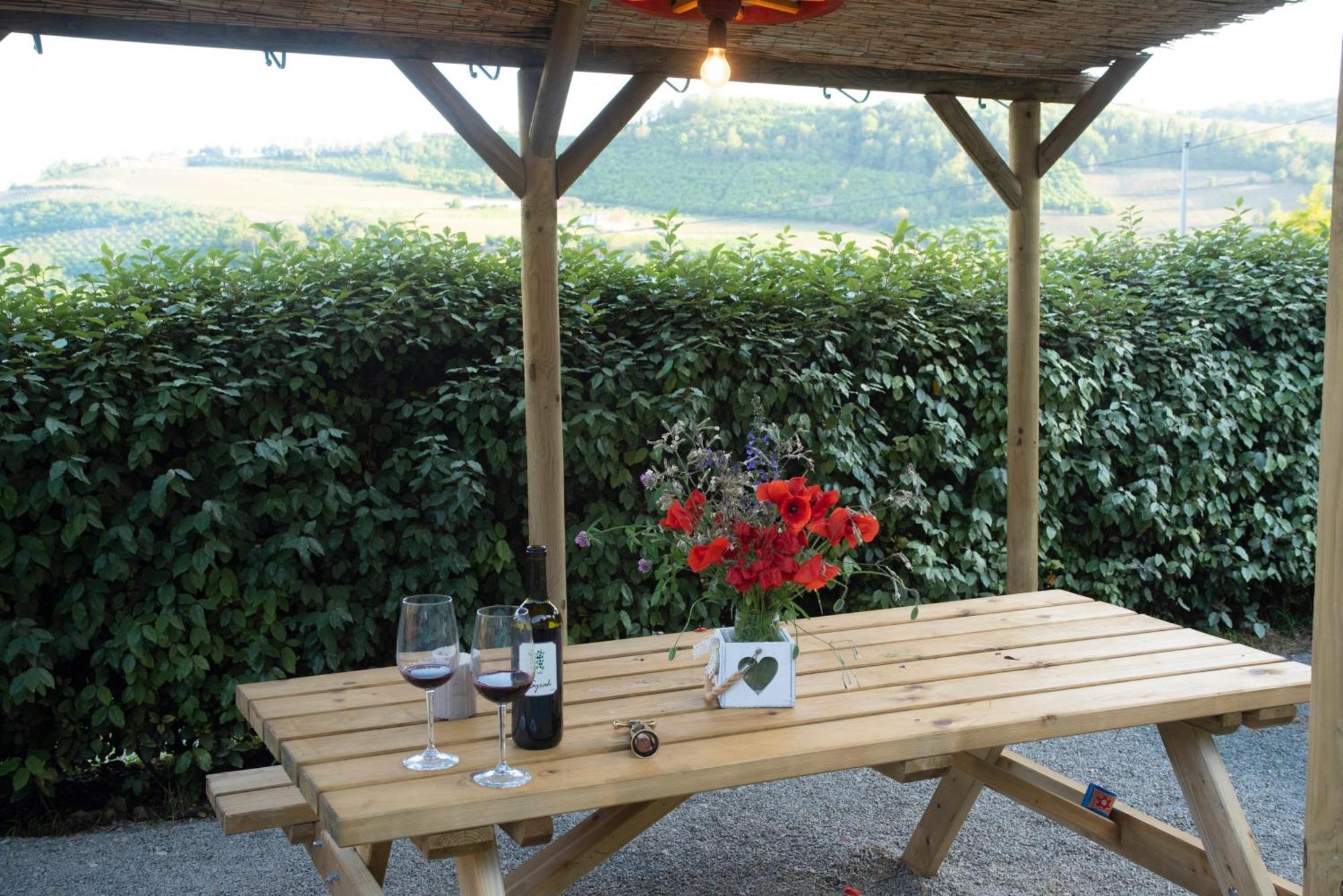 Agriturismo La Rovere - I Carrozzoni Gitani Cossano Belbo Exterior foto